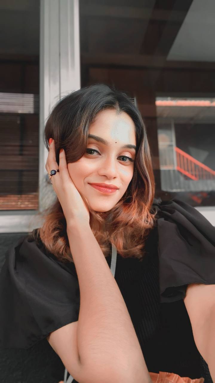 MY NAME IS SHARVINI.I'M THE PRETTIEST GIRL IN THE WORLD